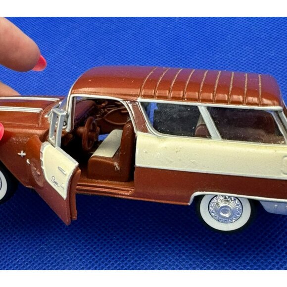 1955 Pontiac Safari Station Wagon & Oldsmobile 98 Starfire Convertible + Signs - Picture 7 of 16